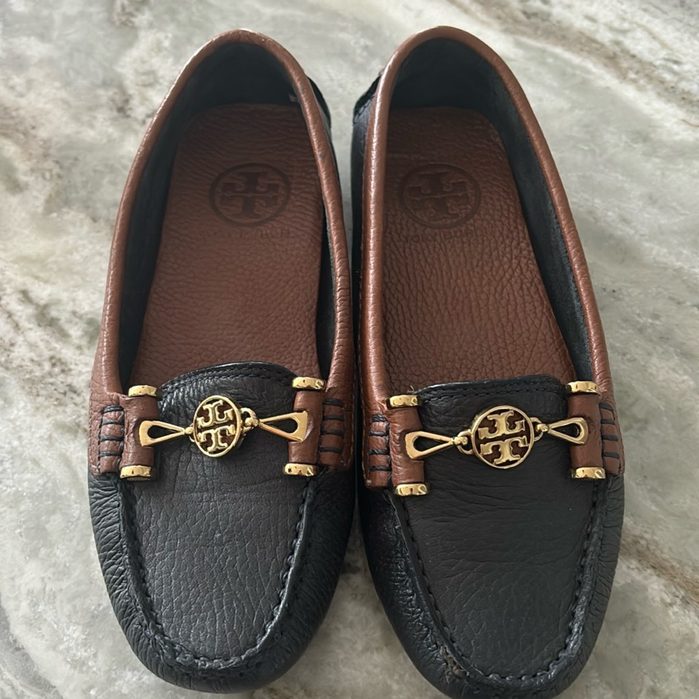 NEW Tory Burch Leather loafer in navy